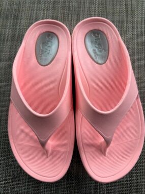 Women’s “My Pillow” Pink Foam Thong Sandals with Cushioned Footbed